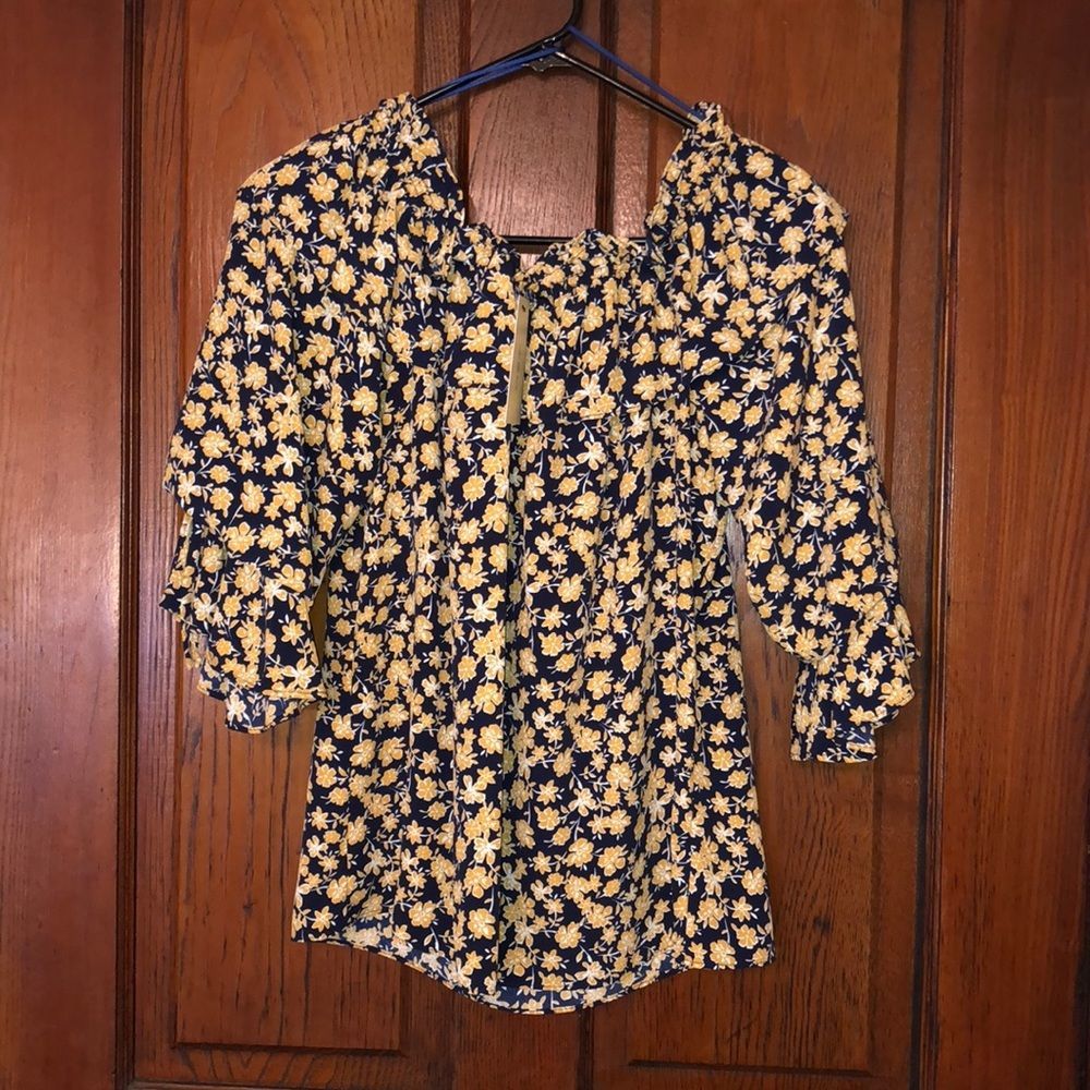 New off/on shoulder top